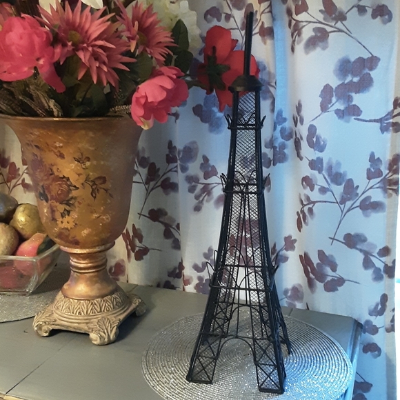 Other - Eiffel Tower jewelery hanger